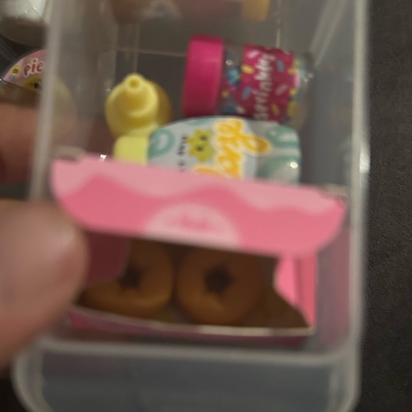 MGA Miniverse Vanilla sprinkle donuts Cafe Diner 🍩 - Picture 4 of 4